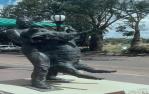 <span class="caption-caption">Statue of Jackie Howe, Blackall</span>, 1995. <br />Slide, collection of <span class="caption-contributor">Audrey Johnston</span>.