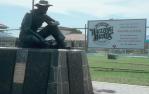 <span class="caption-caption">Banjo Paterson statue, Winton</span>, 1995. <br />Slide, collection of <span class="caption-contributor">Audrey Johnston</span>.