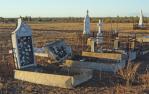 <span class="caption-caption">Graves, Normanton Cemetery</span>, 1986. <br />Slide by <span class="caption-publisher">Michael Keniger</span>, collection of <span class="caption-contributor">University of Queensland Library</span>.