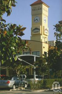 <span class="caption-caption">Forest Lake Village shopping centre</span>, 2007. <br />Digital image, collection of <span class="caption-contributor">Delfin Lend Lease Ltd</span>.