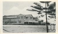 <span class="caption-caption">Burleigh Heads Hotel</span>, 1950. <br />Postcard folder by <span class="caption-publisher">Murray Views Pty Ltd</span>, collection of <span class="caption-contributor">Centre for the Government of Queensland</span>.