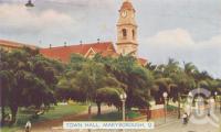 <span class="caption-caption">Town Hall, Maryborough</span>, c1950. <br />Postcard folder by <span class="caption-publisher">Murray Views Pty Ltd</span>, collection of <span class="caption-contributor">Centre for the Government of Queensland</span>.