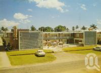 <span class="caption-caption">Lyons Motel, Abbott Street, Cairns</span>, c1964. <br />Postcard by <span class="caption-publisher">GK Bolton</span>, collection of <span class="caption-contributor">Centre for the Government of Queensland</span>.