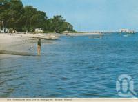 <span class="caption-caption">Foreshore and jetty, Bongaree, Bribie Island</span>, 1975. <br />Postcard folder by <span class="caption-publisher">Bernard Kuskopf</span>, collection of <span class="caption-contributor">Centre for the Government of Queensland</span>.