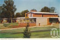 <span class="caption-caption">Range Motel, Toowoomba</span>, c1960. <br />Postcard folder by <span class="caption-publisher">Murray Views Pty Ltd</span>, collection of <span class="caption-contributor">Centre for the Government of Queensland</span>.