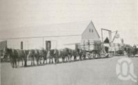<span class="caption-caption">Loading wool at Mount Abundance Station, near Roma, Maranoa District</span>. <br />From <span class="caption-book">The Pocket Queensland</span>, <span class="caption-creator">Queensland Government Intelligence and Tourist Bureau</span>, Brisbane, 1921, collection of <span class="caption-contributor">Centre for the Government of Queensland</span>.
