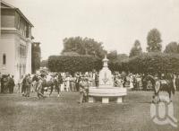 <span class="caption-caption">Ascot races</span>. <br />From <span class="caption-book">Brisbane, Australia's Sunshine City, Souvenir Commemorating the Visit of HRH The Dule of Gloucester</span>, <span class="caption-creator">Brisbane City Council</span>, Brisbane, 1934, collection of <span class="caption-contributor">Centre for the Government of Queensland</span>.