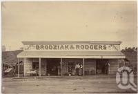 <span class="caption-caption">Ravenswood</span>, 1890. <br />Photograph, collection of <span class="caption-contributor">Richardson Collection, Fryer Library, UQ</span>.