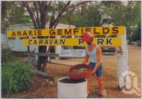 <span class="caption-caption">Anakie Gemfields Caravan Park, Anakie</span>, c1970-2000. <br />Postcard, collection of <span class="caption-contributor">Murray Views Collection</span>.