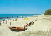 <span class="caption-caption">The Beach, Woodgate</span>, c1970-2000. <br />Postcard, collection of <span class="caption-contributor">Murray Views Collection</span>.