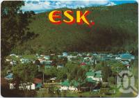 <span class="caption-caption">Overlooking township, Esk</span>, c1970-2000. <br />Postcard, collection of <span class="caption-contributor">Murray Views Collection</span>.