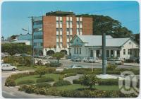 <span class="caption-caption">Lannercost Street showing the Memorial Roundabout, Ingham</span>, c1970-2000. <br />Postcard, collection of <span class="caption-contributor">Murray Views Collection</span>.